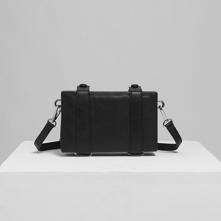 SHOULDERBAG|スタイリッシュ エッジ